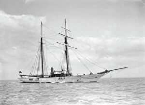 Cowes Gallery: The sailing yacht Sea Belle under way, 1911. Creator: Kirk & Sons of Cowes