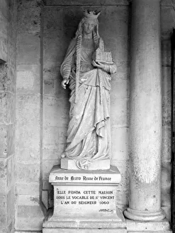 Statue of Anne of Kiev (Anna Jaroslawna) at the Royal Abbey of St. Vincent in Senlis Statue of Anne of Kiev (Anna Jaroslawna) at the Royal Abbey of St. Vincent in Senlis