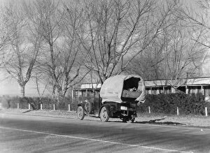 Pick Up Truck Gallery: Texans earning their way westward, bound for a new start in Oregon, US 99, California, 1935