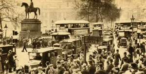 Traffic in Trafalgar Square, London, 1933. Creator: Unknown Traffic in Trafalgar Square, London, 1933. Creator: Unknown