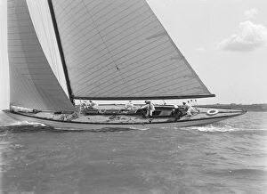 Arthur Henry Kirk Collection: Unknown yacht sailing close-hauled. Creator: Kirk & Sons of Cowes