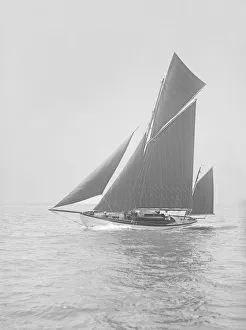 Lee Bow Gallery: Yawl sailling close-hauled, 1914. Creator: Kirk & Sons of Cowes