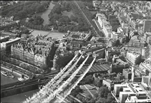 Images Dated 16th May 1980: Aerobatic team flying over London