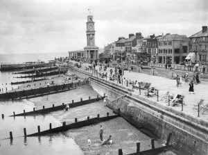 Images Dated 23rd January 2019: Herne Bay, 1935