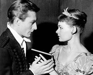 Actresses Gallery: John Neville as Hamlet and Judi Dench as Ophelia in 1957