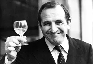 Images Dated 23rd August 2018: Leonard Rossiter raises a glass