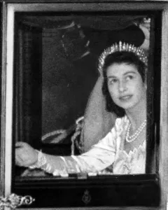 Princess Elizabeth returning to Buckingham Palace after her wedding Princess Elizabeth returning to Buckingham Palace after her wedding