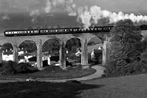 A train passes over the Brunel Viaduct in Broadsands, Devon A train passes over the Brunel Viaduct in Broadsands, Devon