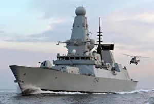 Helicopter Gallery: HMS Diamond with Sea King Helicopter