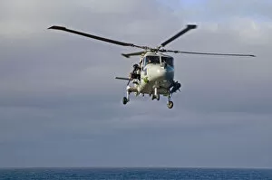 Images Dated 13th June 2007: Lynx Helicopter of HMS Edinburgh