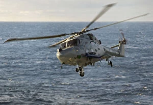 Images Dated 13th June 2007: Lynx Mk8 helicopter of HMS Edinburgh