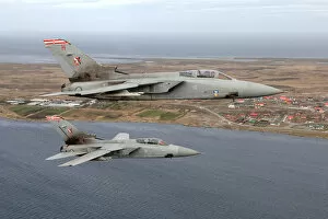 Images Dated 27th March 2007: Tornado F3s flying over the Falkland islands