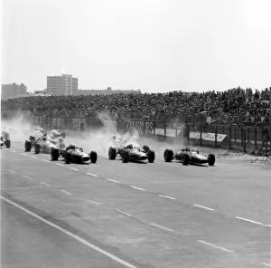Images Dated 17th May 2006: 1966 Dutch Grand Prix - Start: Jack Brabham, Brabham BT19-Repco, 1st position, Denny Hulme