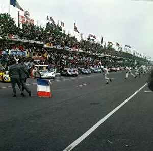 Images Dated 10th November 2009: 1967 Le Mans 24 Hours - Start: Drivers run to their cars at the start of the race, action