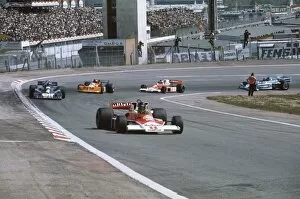 1976 Spanish Grand Prix: James Hunt, 1st position leads Patrick Depallier, retired, Vittorio Brambilla, retired