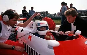 Images Dated 23rd October 2001: British Formula Three Championship: Race winner Allan McNish West Surrey Racing Ralt RT33 Mugen