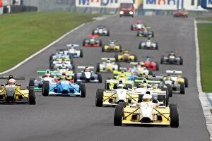 Images Dated 17th November 2002: Formula Renault Winter Series: James Rossiter Fortec Motorsport, led the final from start to finish