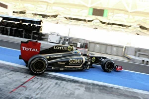 Images Dated 15th November 2011: Formula One Testing, Day One, Abu Dhabi Young Driver Test, Yas Marina Circuit, Abu Dhabi, UAE