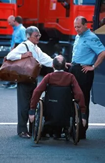 Images Dated 8th January 2001: Formula One World Championship: F1 Supremo Bernie Ecclestone chats with Williams Boss Frank Wiliams