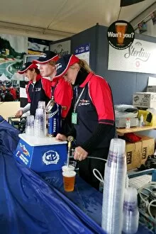 Fosters Gallery: Formula One World Championship: Fans drink Foster s
