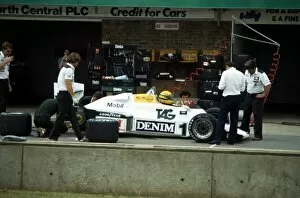 Images Dated 22nd February 2002: Formula One World Championship: Final preparations are made to the Williams FW08C prior to Ayrton