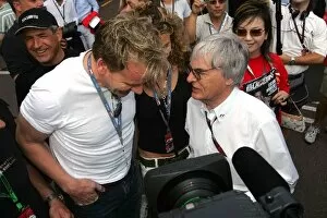 Images Dated 27th May 2007: Formula One World Championship: Gordon Ramsay TV Chef with his wife and Bernie Ecclestone F1 Supremo