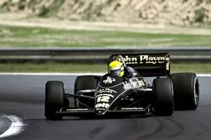 Hungarian Gallery: Formula One World Championship: Pole sitter Ayrton Senna Lotus 98T finished the race in second