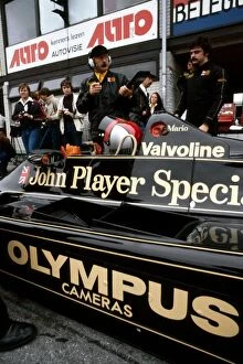 Victor Gallery: Formula One World Championship: Race winner Mario Andretti Lotus 79 talks with Colin Chapman Lotus