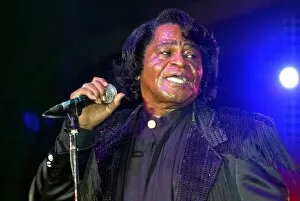 Images Dated 26th May 2002: Formula One World Championship: Soul Legend James Brown was signing at the Monaco Grand Prix Ball