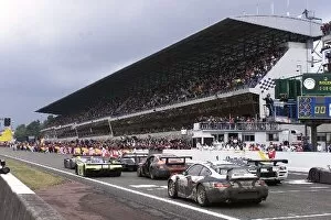 Images Dated 17th June 2001: Le Mans 24 Hours: Jacky Ickx shows the chequered flag to the winners