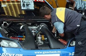 Images Dated 20th June 2003: Opel mechanics working on the car of Alain Menu (CHE), OPC Team Holzer, Opel Astra V8 Coup