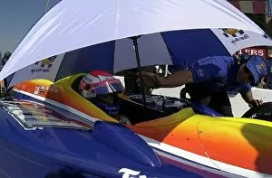 Images Dated 24th March 2002: Robbie Buhl, (USA), takes shelter from the California sunshine prior to setting fifth fastest practice time for the Yamaha 400