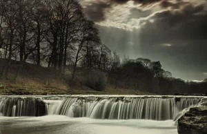 Images Dated 27th March 2011: Aysgarth Falls; Yorkshire England