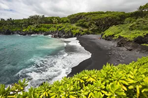 Images Dated 30th November 2005: The Black Sand Beach At Waianapanapa State Park; Hana, Maui, Hawaii, United States Of America