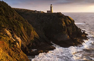 Images Dated 8th October 2009: Evening Light Warms North Head Lighthouse; Ilwaco, Washington, United States Of America