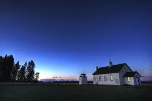 Images Dated 28th April 2007: Farm House In Field At Sunset, Fort Saskatchewan, Alberta