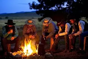 Images Dated 3rd September 2004: Group Of Cowboys Around A Campfire