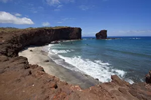 Images Dated 18th October 2005: Hawaii, Lanai, Pu u Pehe, Sweetheart Rock, View Of Rocky Coastline And Beach