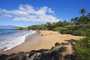 Images Dated 11th February 2005: Hawaii, Maui, Makena, Changs Beach, Blue Sky, Clouds, Empty Beach