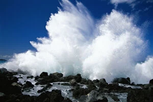 Images Dated 1st October 2001: Hawaii, Maui, Makena Coast, Surf Crashing Along Lava Rock Shoreline