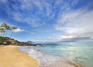 Hawaii, Maui, Makena, Secret Beach, Turquoise Ocean With Palm Trees And Sandy Beach Hawaii, Maui, Makena, Secret Beach, Turquoise Ocean With Palm Trees And Sandy Beach