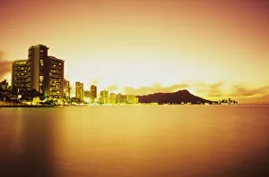 Images Dated 22nd December 1995: Hawaii, Oahu, Honolulu, Waikiki and Diamond Head at sunrise