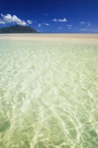 Hawaii, Oahu, Kaneohe Sandbar With Kualoa In The Back Ground Hawaii, Oahu, Kaneohe Sandbar With Kualoa In The Back Ground