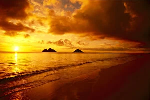 Images Dated 15th April 1999: Hawaii, Oahu, Lanikai Beach, Orange Sunrise Over Tranquil Ocean, Mokulua Islands