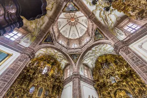 Interior of the Templo Valenciana Church showing the ornate ceiling and the gilded carvings, Guanajuato City, Mexico Interior of the Templo Valenciana Church showing the ornate ceiling and the gilded carvings, Guanajuato City, Mexico