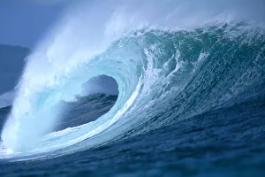Images Dated 8th April 1999: Large Aqua Wave, Curling, Spray And Whitewash, Blue Sky