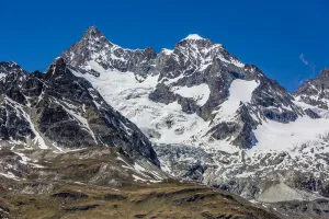Mountain tops of the Swiss Alps on a sunny day at Zermatt, Switzerland Mountain tops of the Swiss Alps on a sunny day at Zermatt, Switzerland