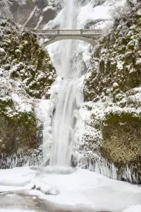 Multnomah Falls in winter, Columbia River Gorge, Oregon, USA Multnomah Falls in winter, Columbia River Gorge, Oregon, USA