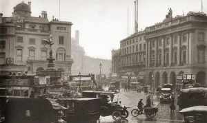Regent Street, Piccadilly Circus and the statue of Eros, London, England in 1923 Regent Street, Piccadilly Circus and the statue of Eros, London, England in 1923