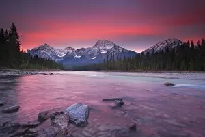 Images Dated 28th September 2005: Rocky Mountains, Athabasca River, Jasper National Park, Jasper, Alberta, Canada